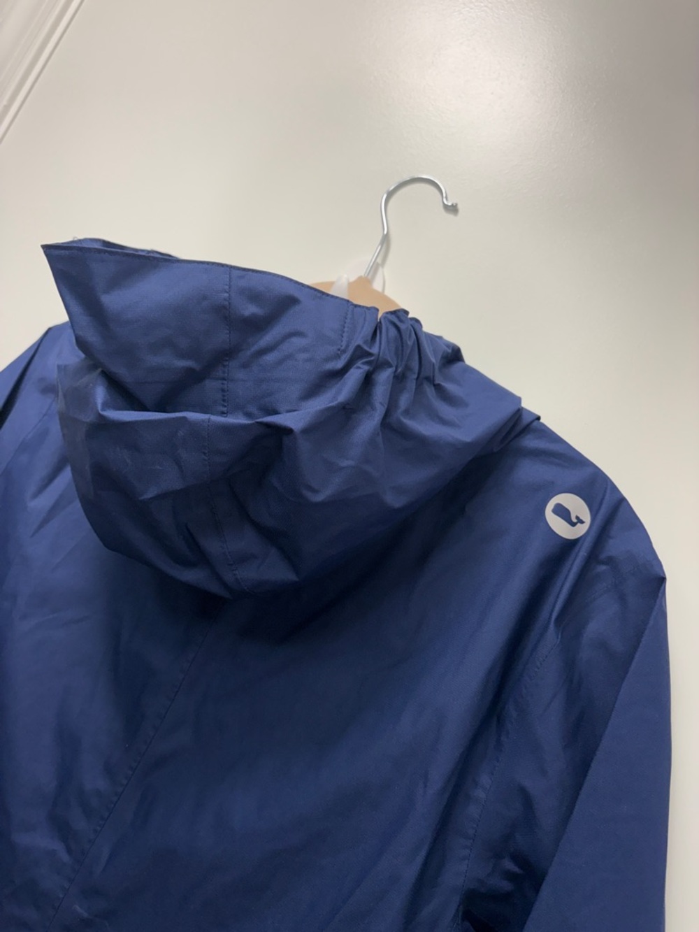 VINEYARD VINES BOYS PERFORMANCE HOODED RAIN JACKET NAVY BLUE! - Picture 4 of 8